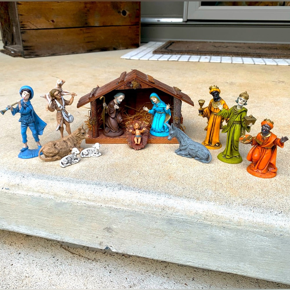 Vintage 13 piece Italy Nativity Baby Jesus Wisemen Stable Animals Sheep Shepherd